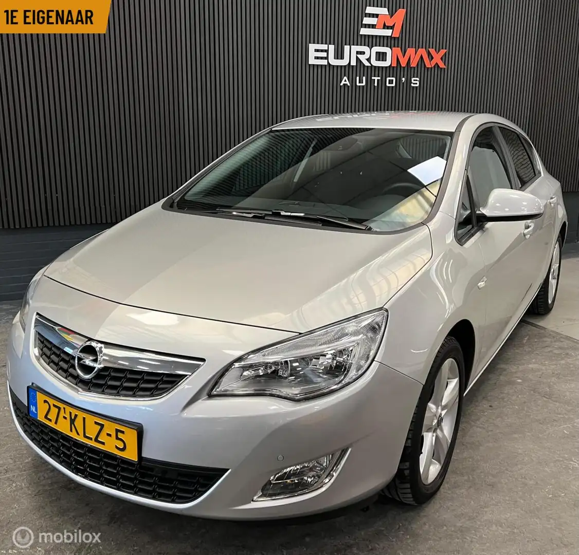 Opel Astra 1.6 Cosmo 1e Eigenaar - Navigatie - Airco Grau - 1