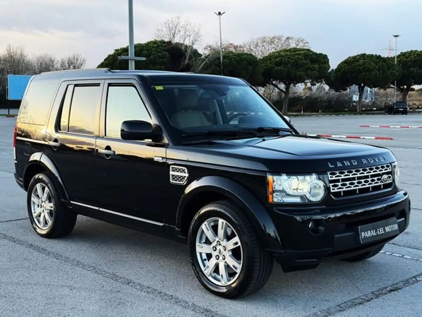 Land Rover Discovery 4 3.0 TDV6 SE con 7 PLAZAS, CÁMARA TRASERA... Schwarz - 1
