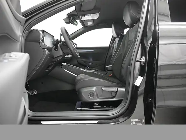 Volkswagen T-Roc view 11