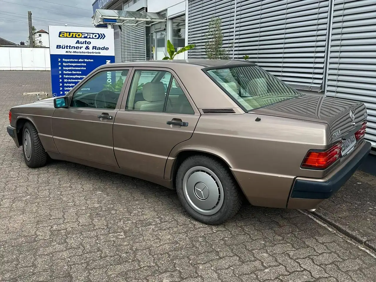 Mercedes-Benz 190 E 1.8, foto 2