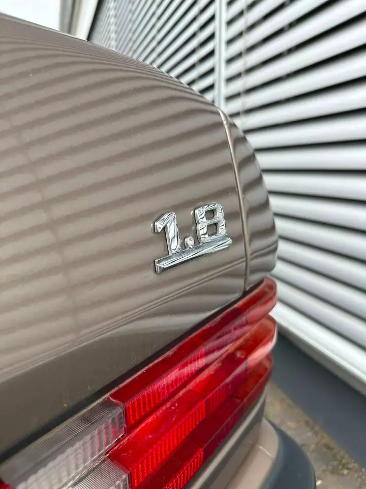 Mercedes-Benz 190 E 1.8, foto 4