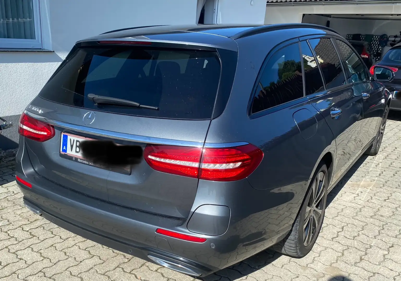 Mercedes-Benz E 300 de T Avantgarde Aut. AHK Distr. Grau - 2