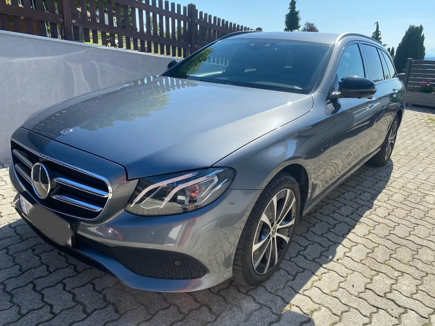 Mercedes-Benz E 300 de T Avantgarde Aut. AHK Distr. Grau - 1