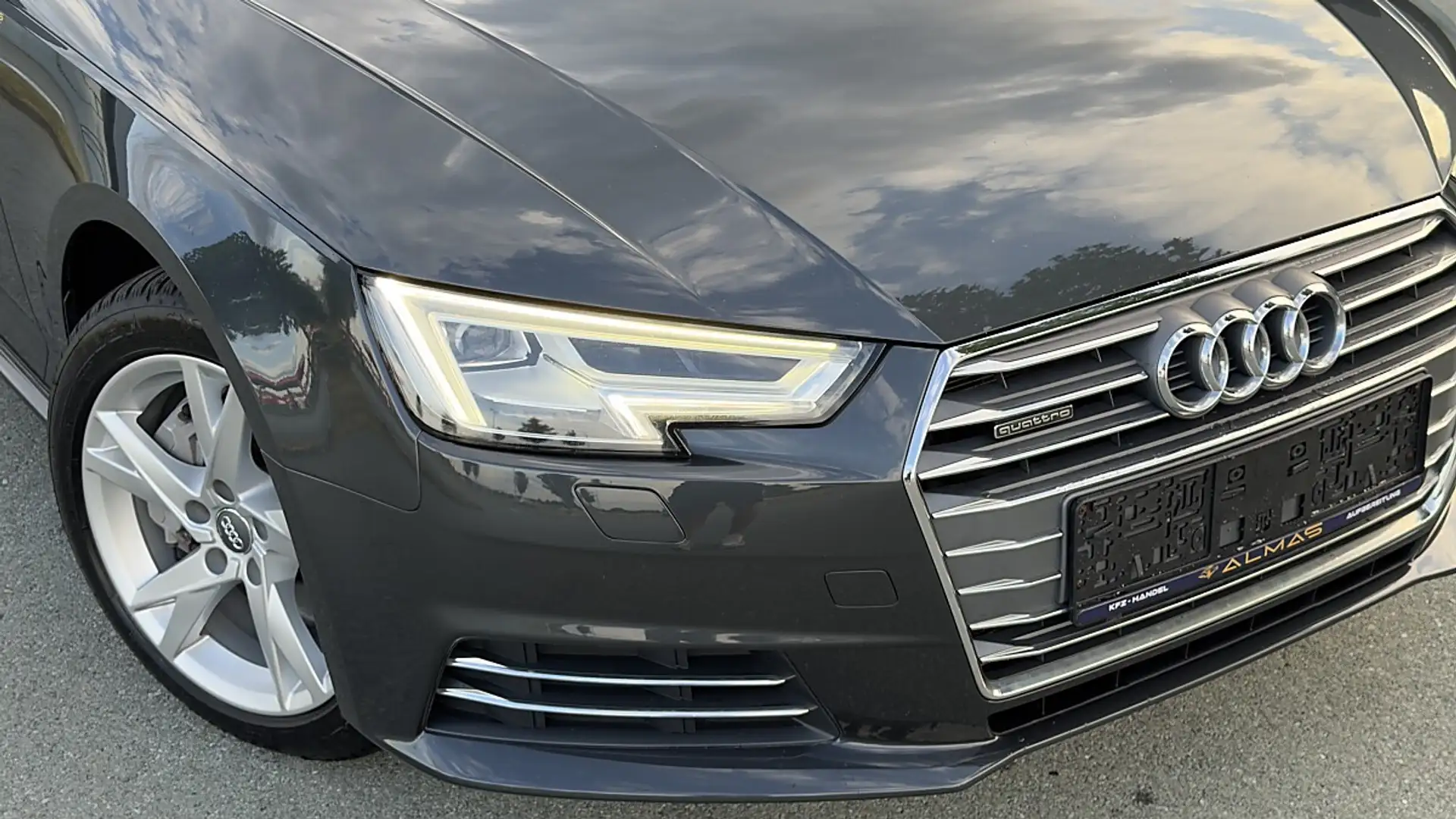 Audi A4 **VERKAUFT** 2.0 TDI Avant sport quattro Silber - 2