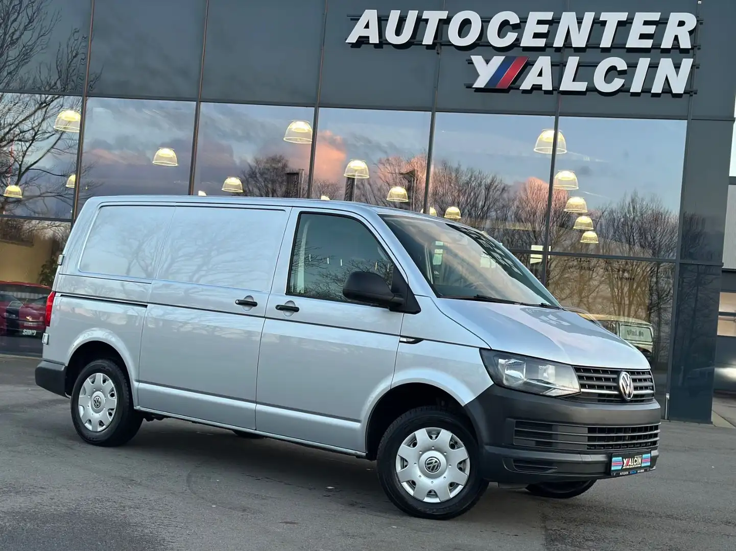Volkswagen T6 Transporter 2.0 TDI SORTIMO/AHK/KLIMA/PDC/USB Grau - 1