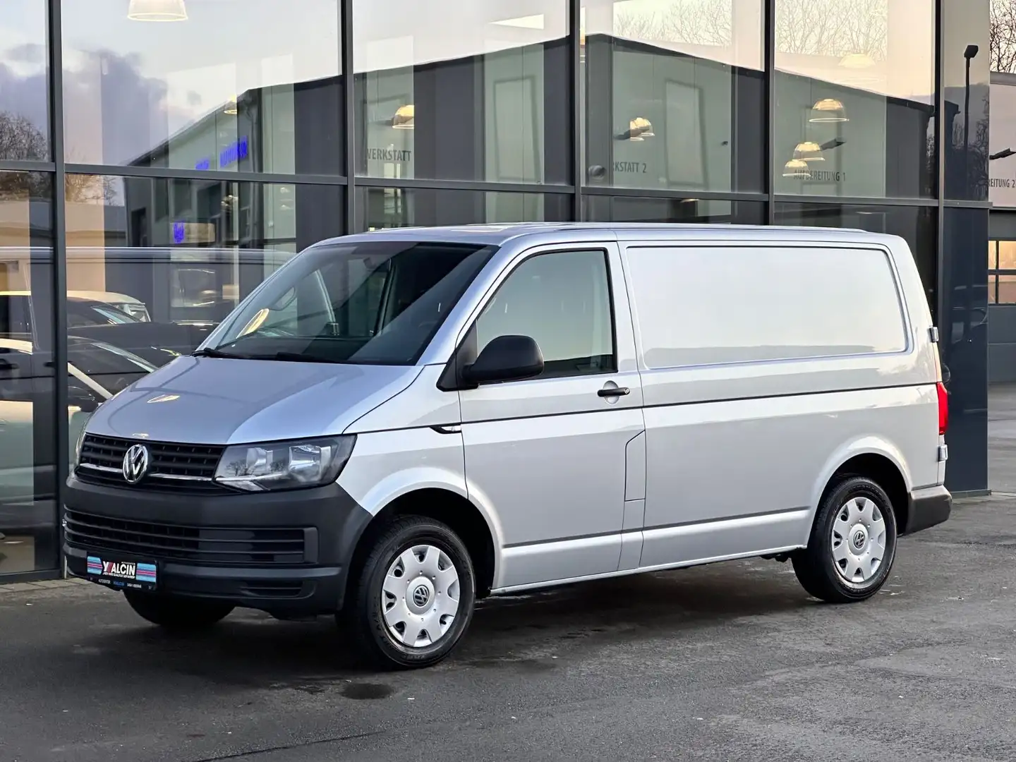 Volkswagen T6 Transporter 2.0 TDI SORTIMO/AHK/KLIMA/PDC/USB Grau - 2