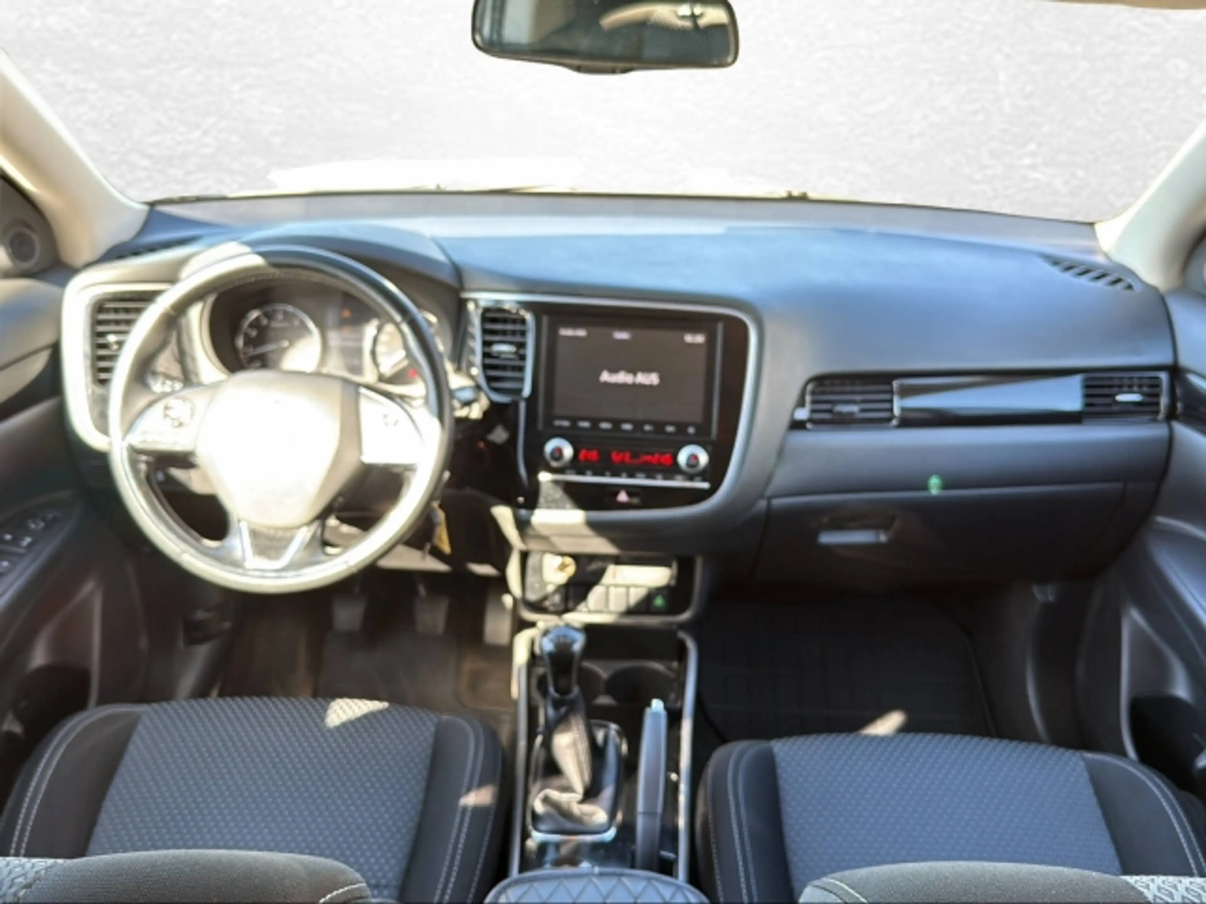 Mitsubishi Outlander 2,0 2WD AS&G — photo 9