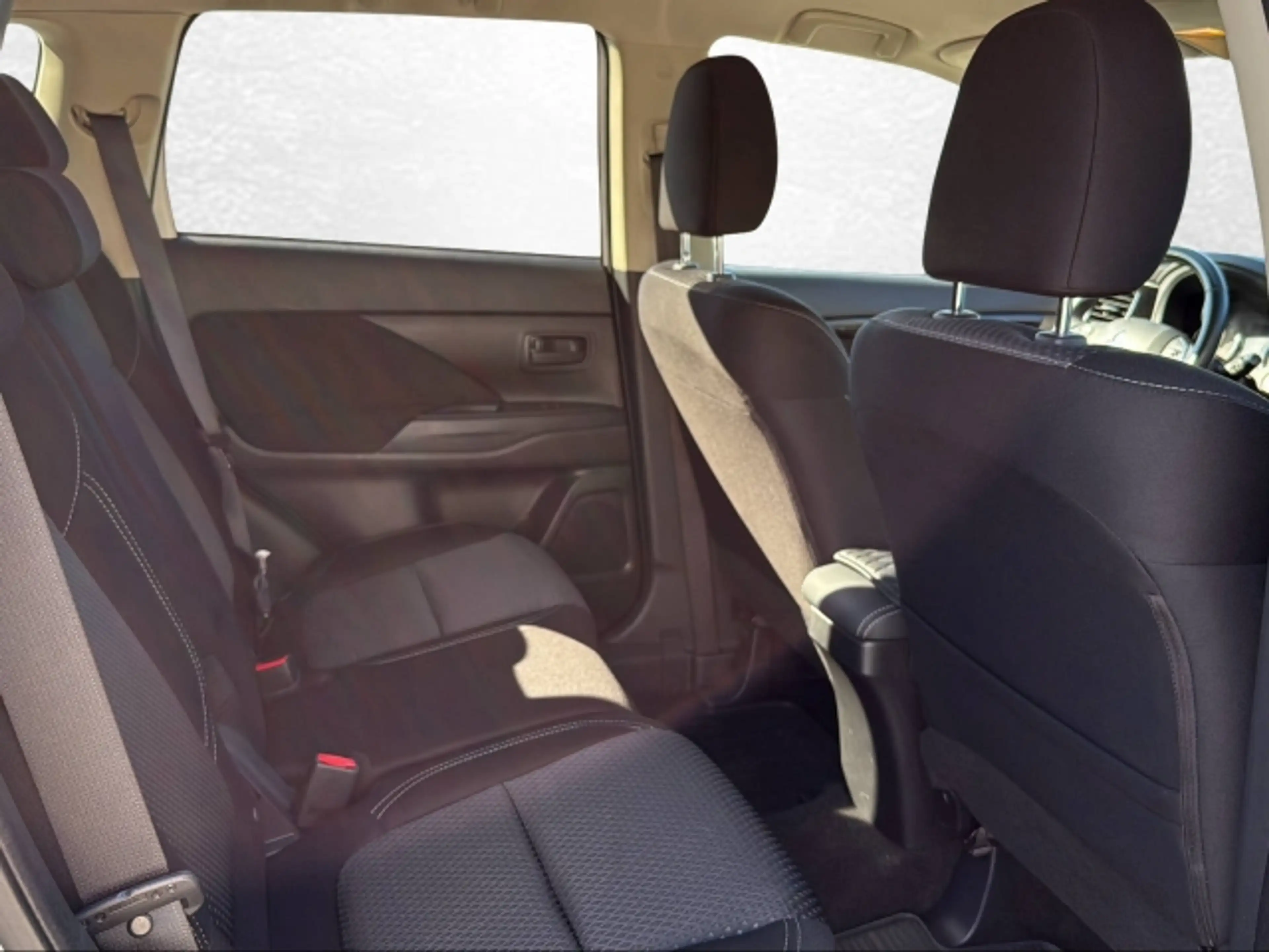 Mitsubishi Outlander 2,0 2WD AS&G — photo 15