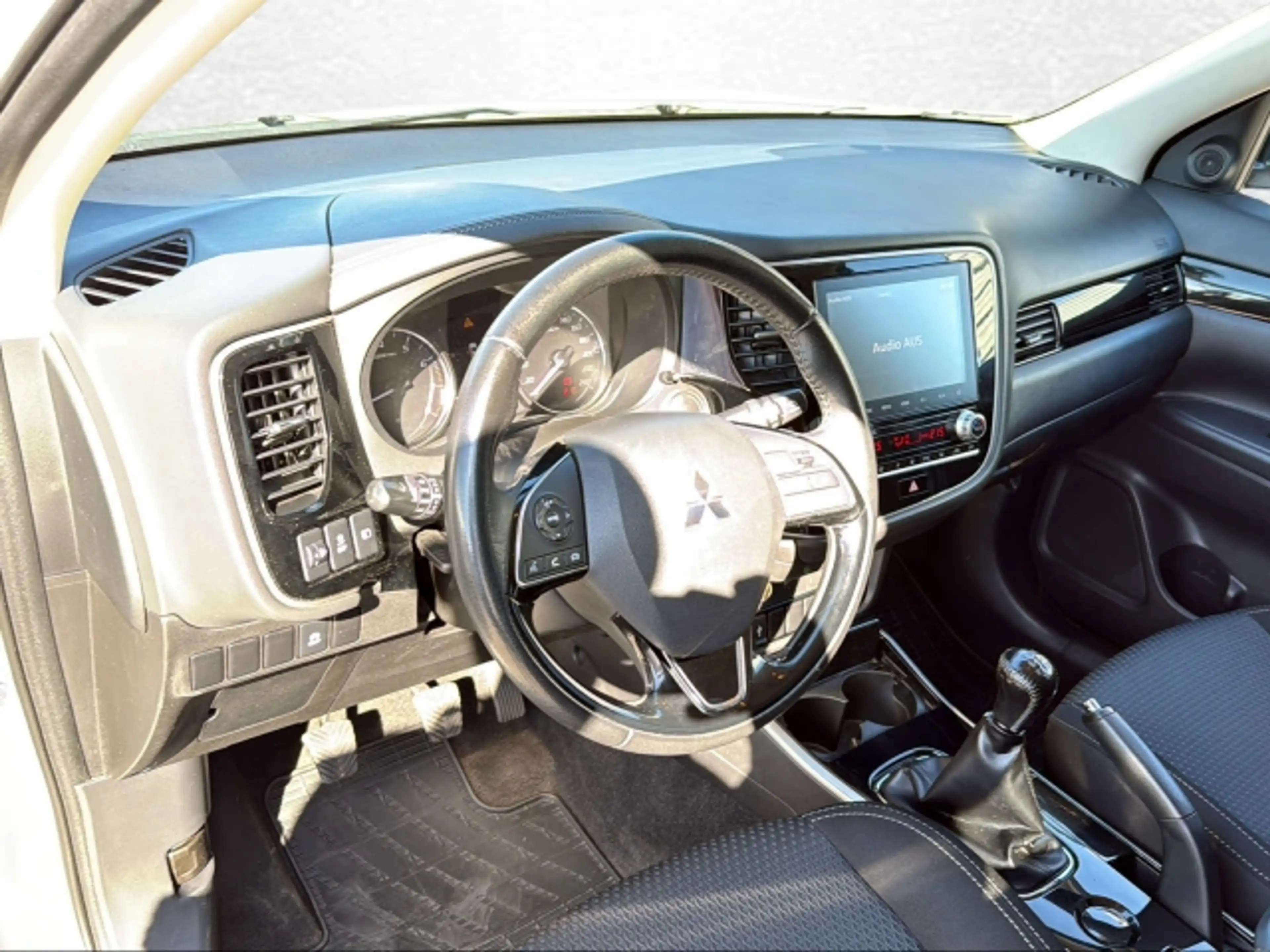 Mitsubishi Outlander 2,0 2WD AS&G — photo 8