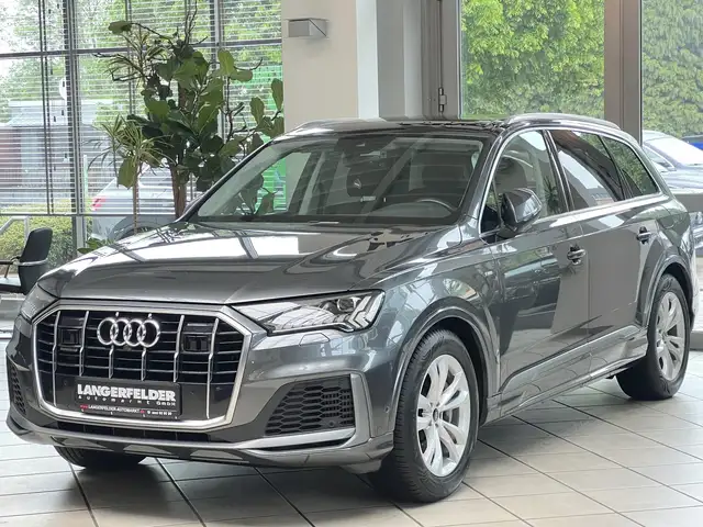 Audi Q7 view 7
