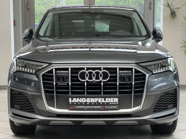Audi Q7 view 8