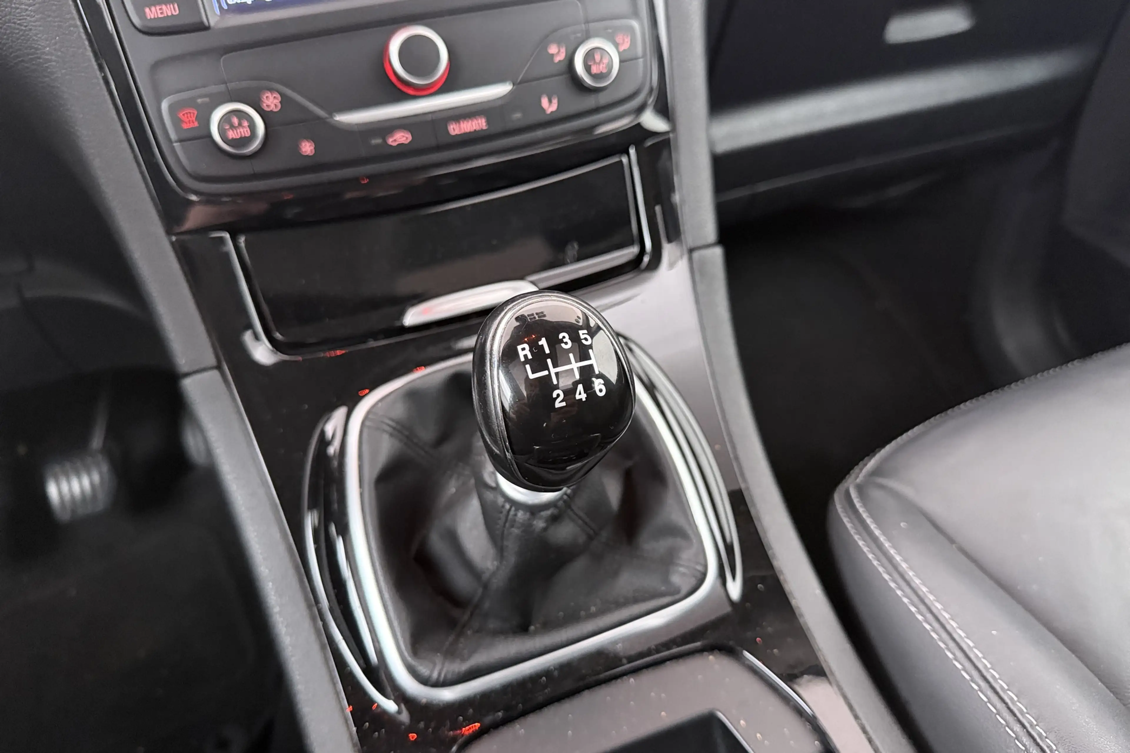 Ford Galaxy 1.6T 160 PK Platinum 7p. Pano-Dak Leder Trekhaak M — photo 26