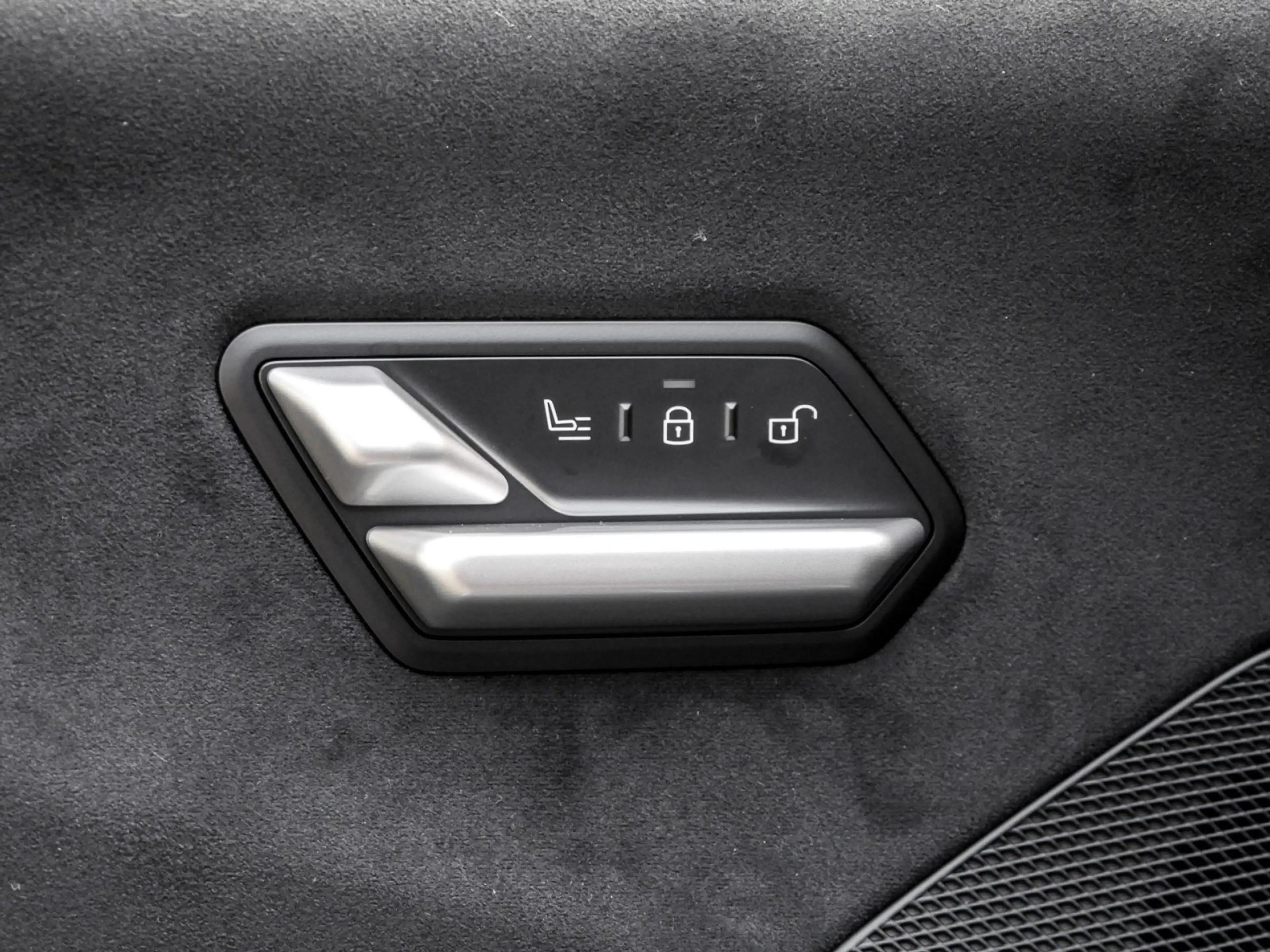 BMW iX3 40 M Sport HUD PANO AHK Sound Syst. PDC V+H — photo 14