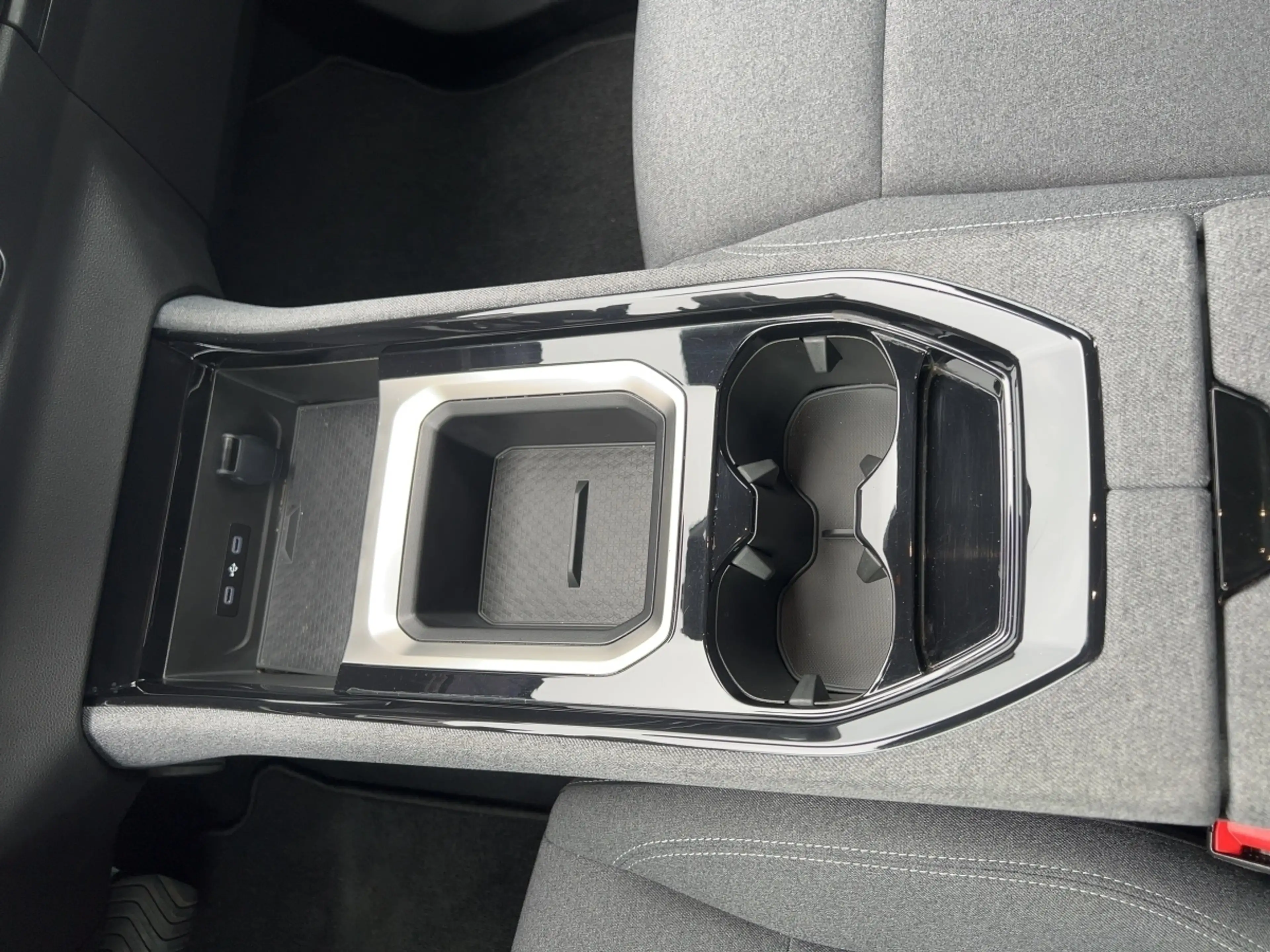 Renault Austral 1.3 TCE 160 EVOLUTION — photo 13