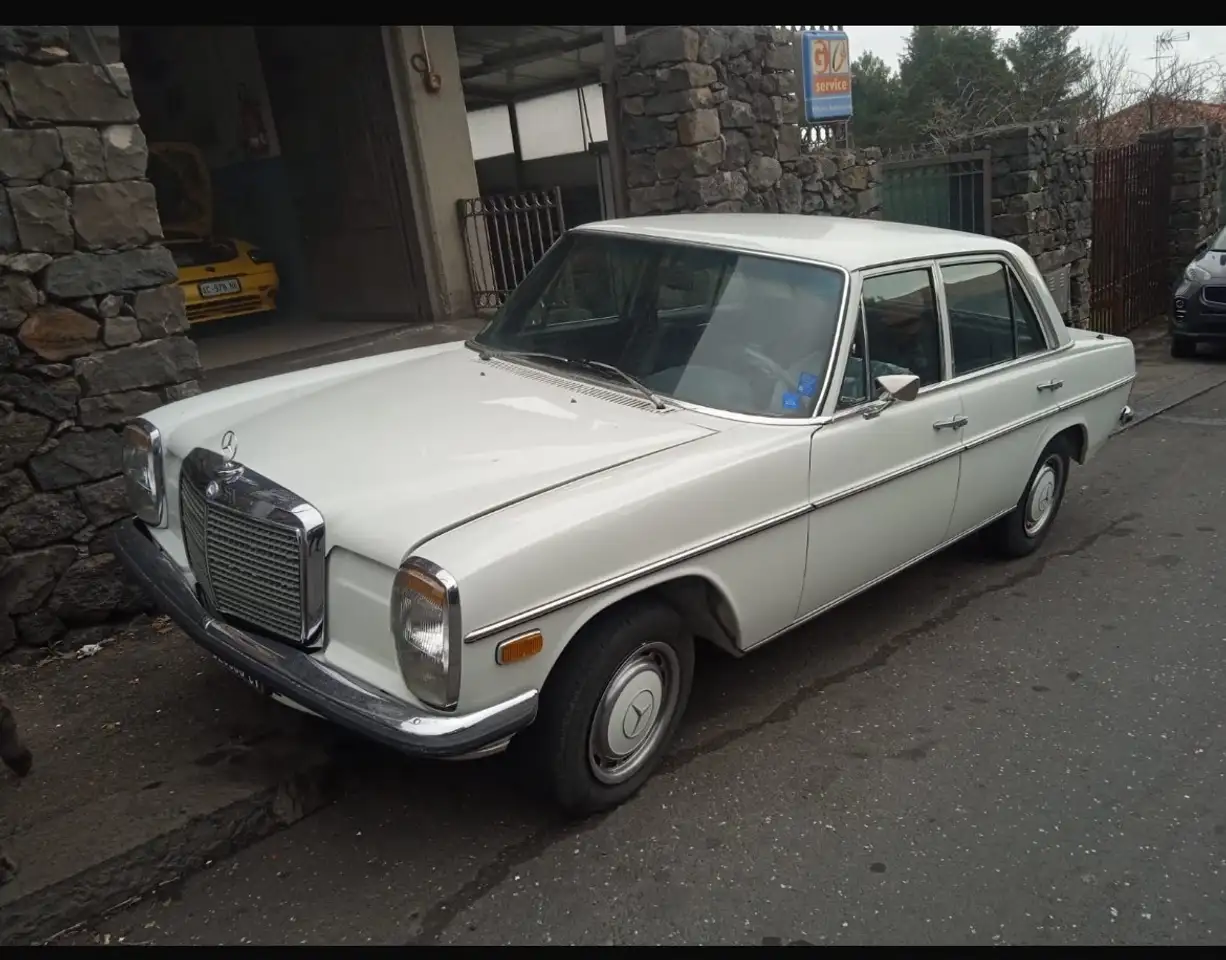 Mercedes-Benz 220, foto 2