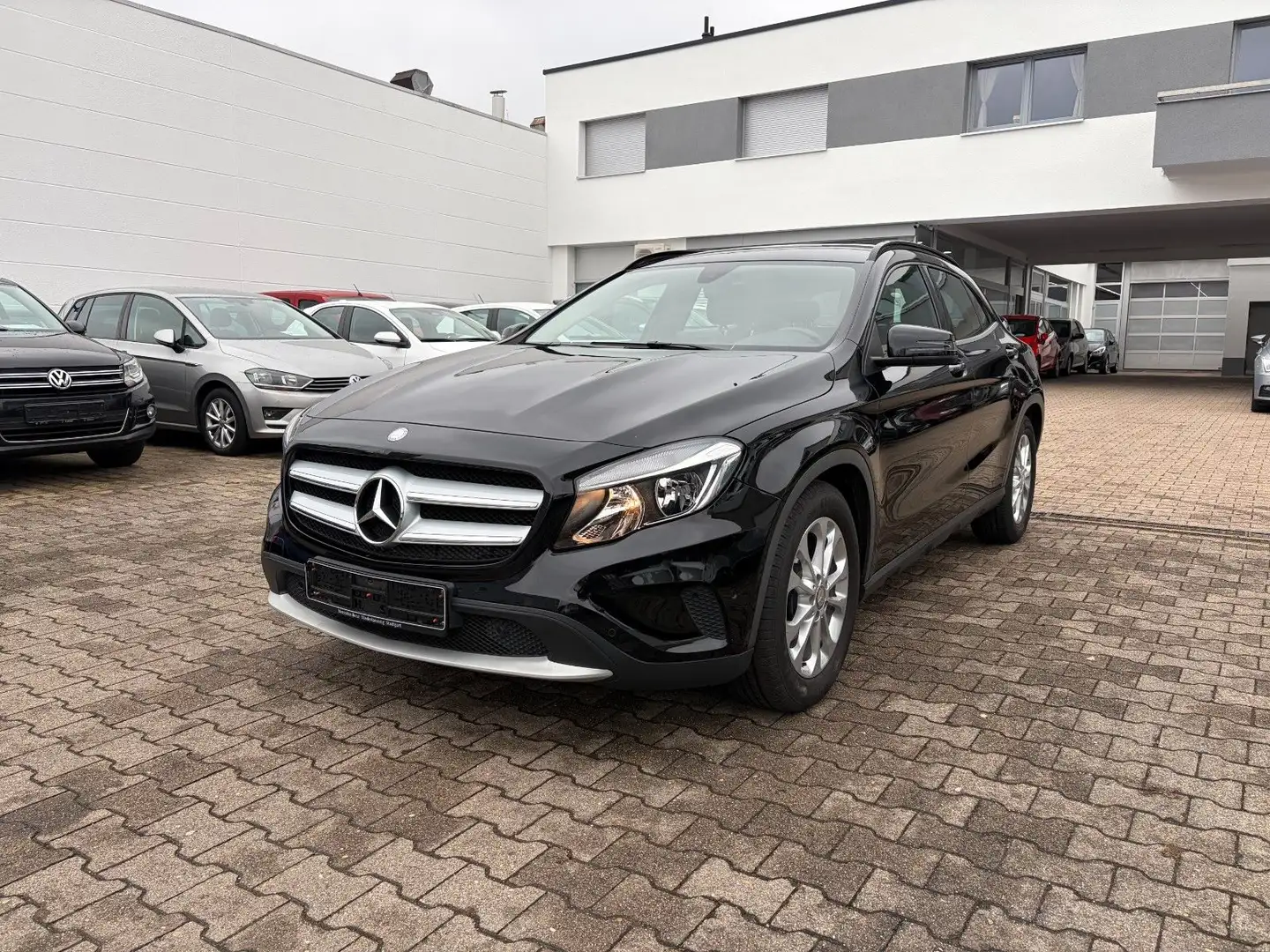 Mercedes-Benz GLA 180 Urban Activity *KAMERA*SITZHEIZUNG* Schwarz - 1