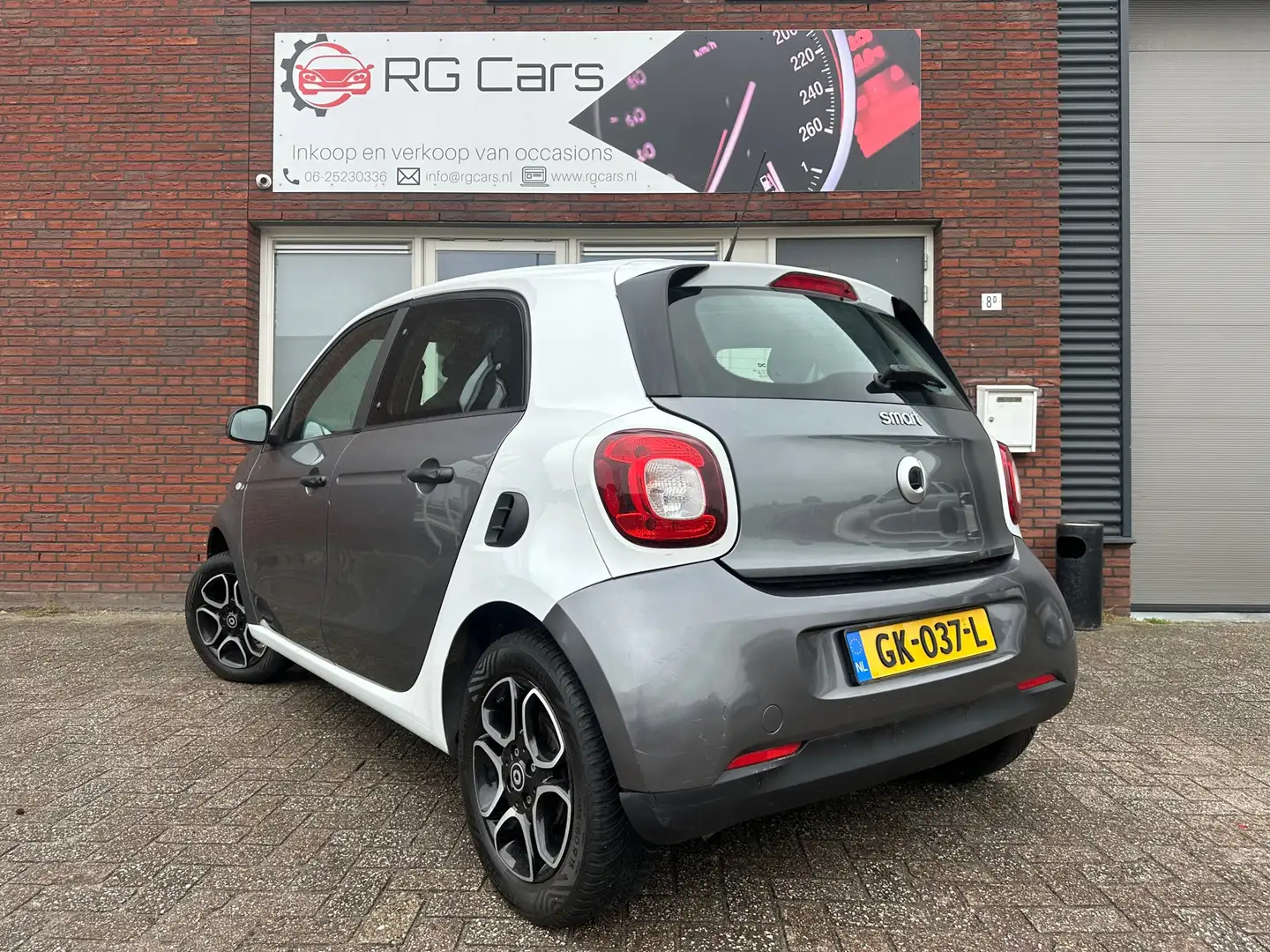 smart forFour 1.0 Essential Edition / Pano / Cruise / NAP / LM Szürke - 2
