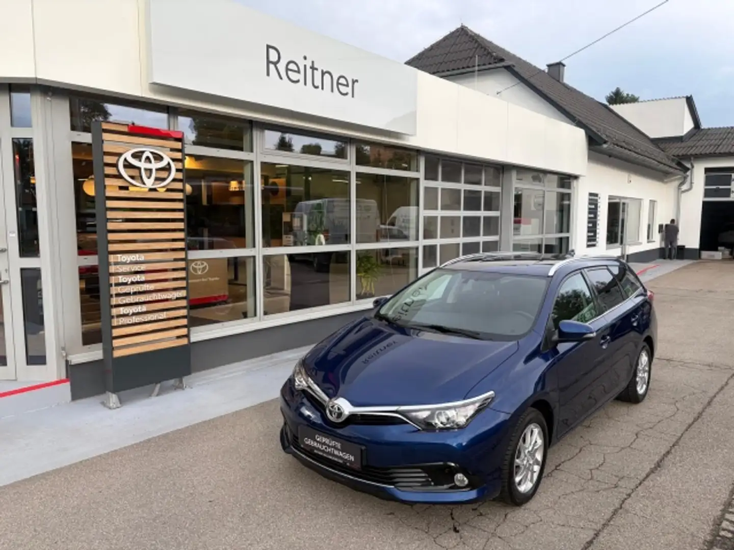 Toyota Auris Auris TS 1,2 Blau - 1