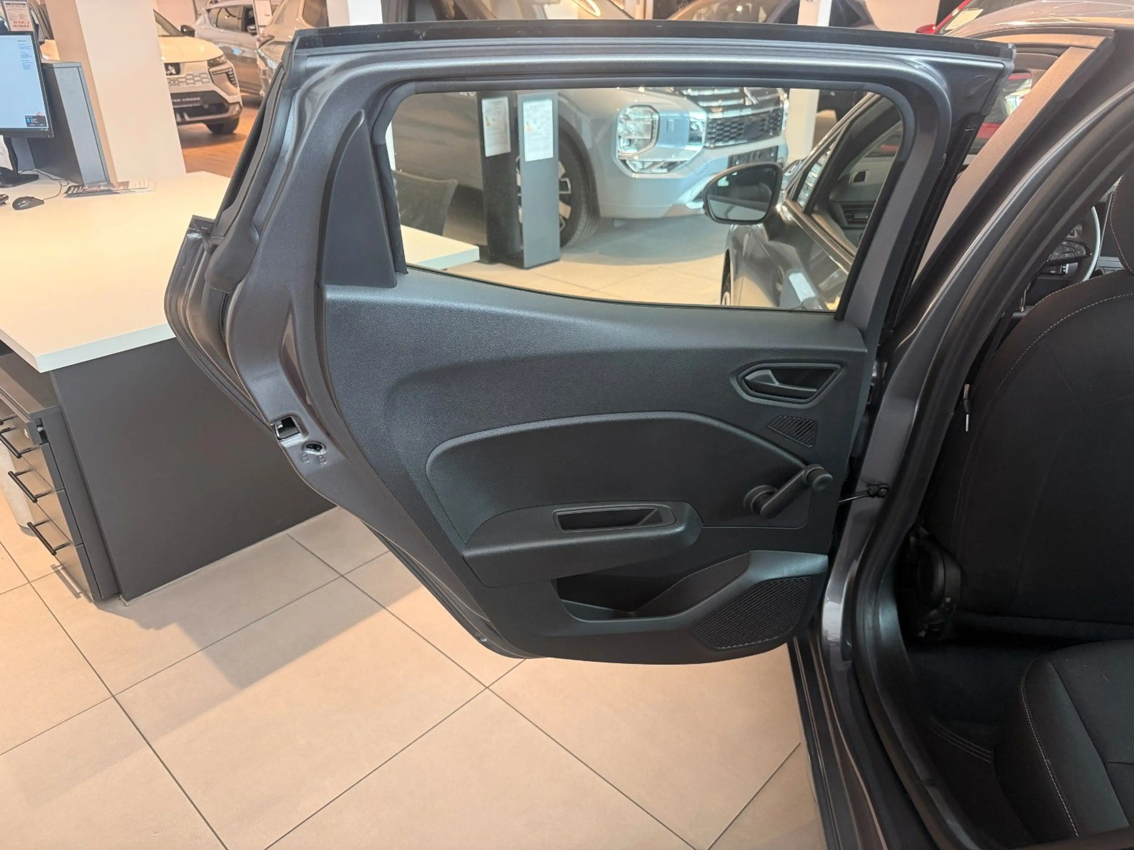 Mitsubishi Colt Basis — photo 8