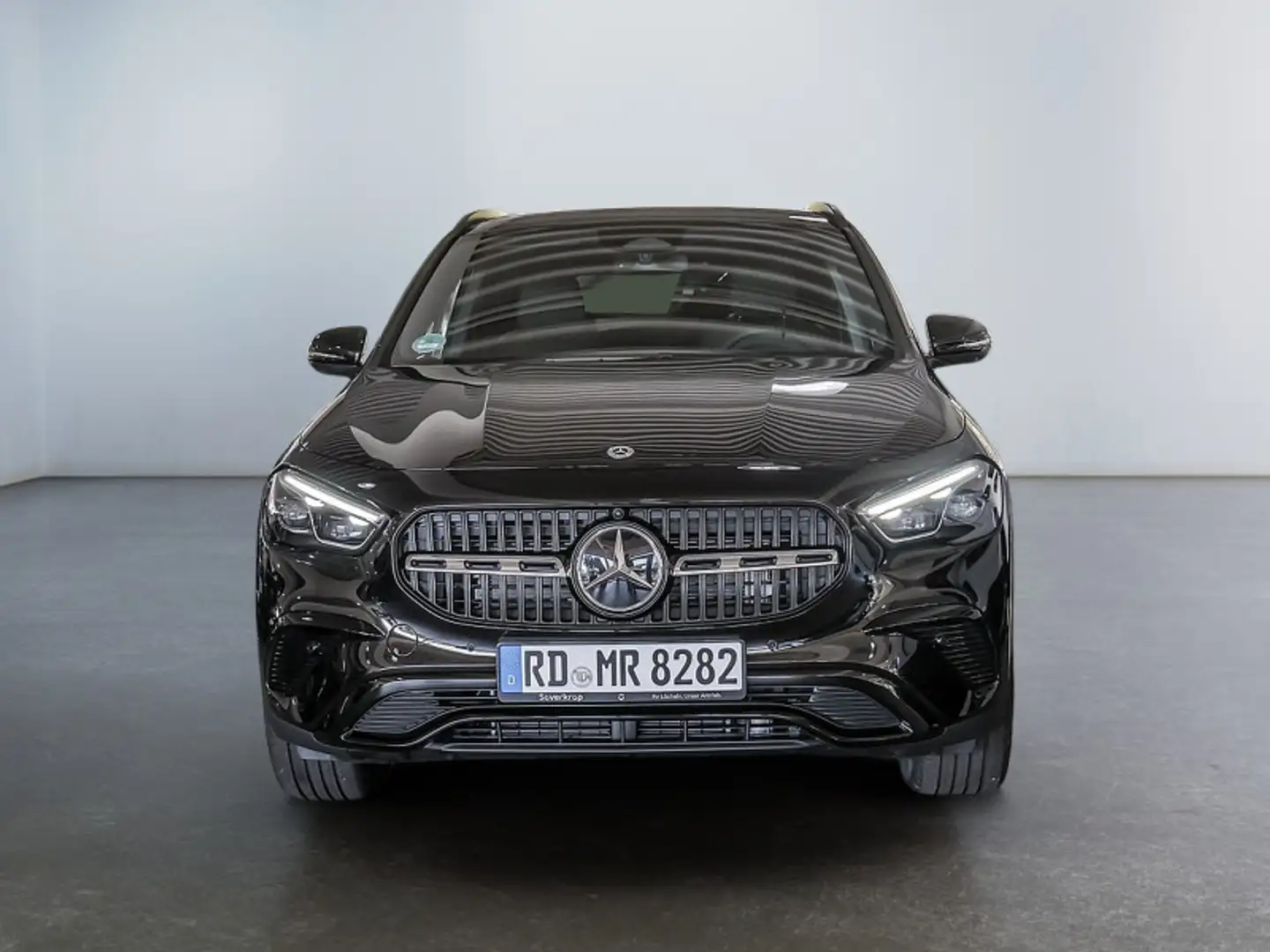 Mercedes-Benz GLA 200 NIGHT PROGRESSIVE MULTI 360 AHK DISTR Schwarz - 2