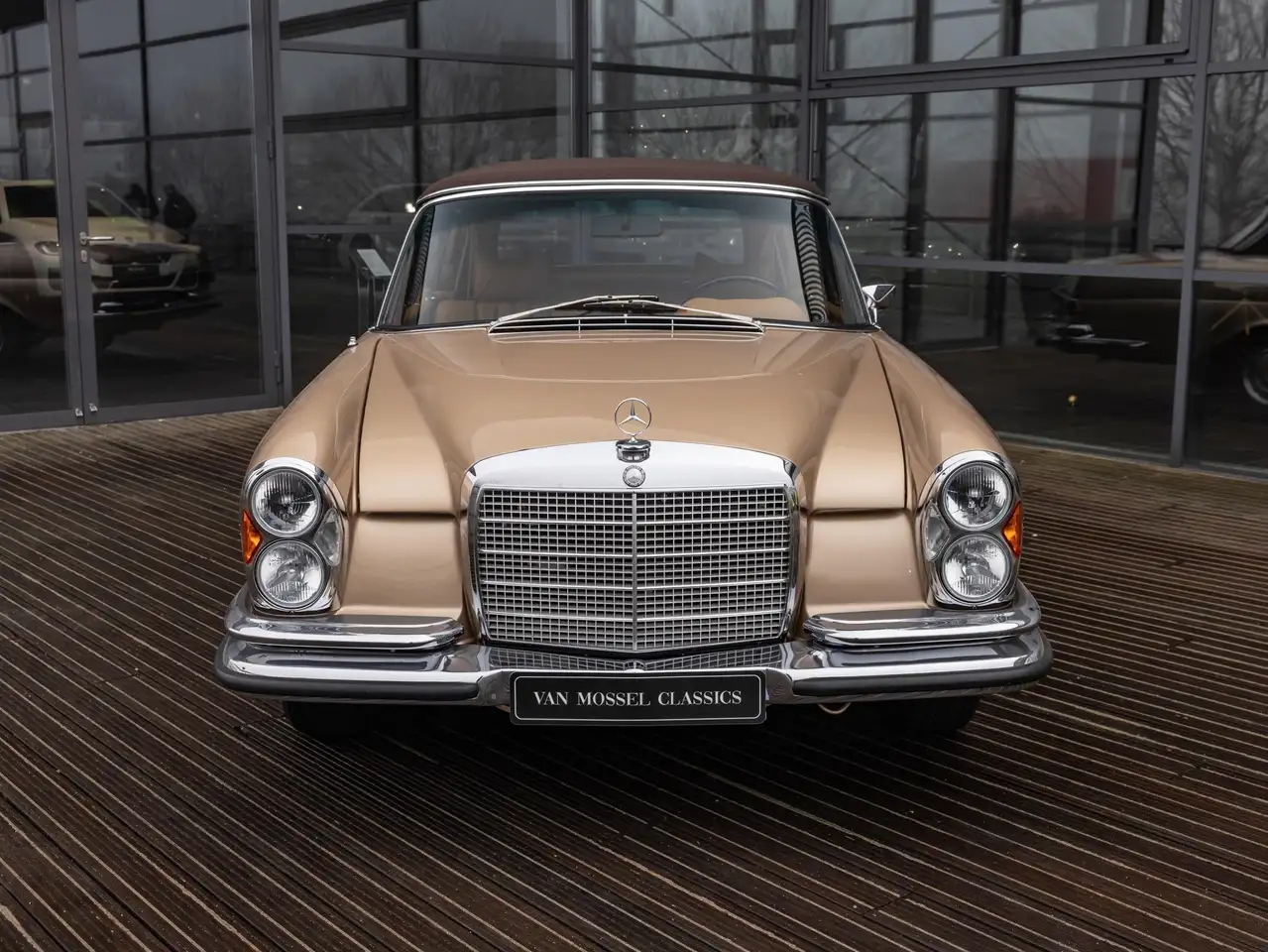 Mercedes-Benz 280 SE 3.5 W111 Cabriolet, foto 4