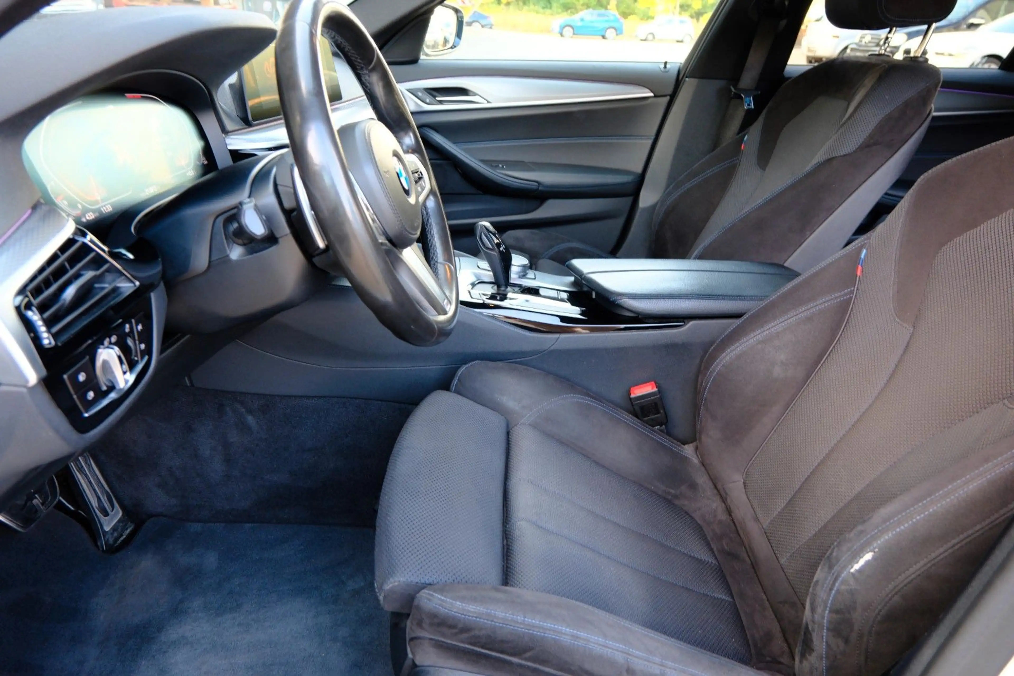 BMW 530 d Touring xDrive M Sport LED CAM HiFi Alcanta — photo 11