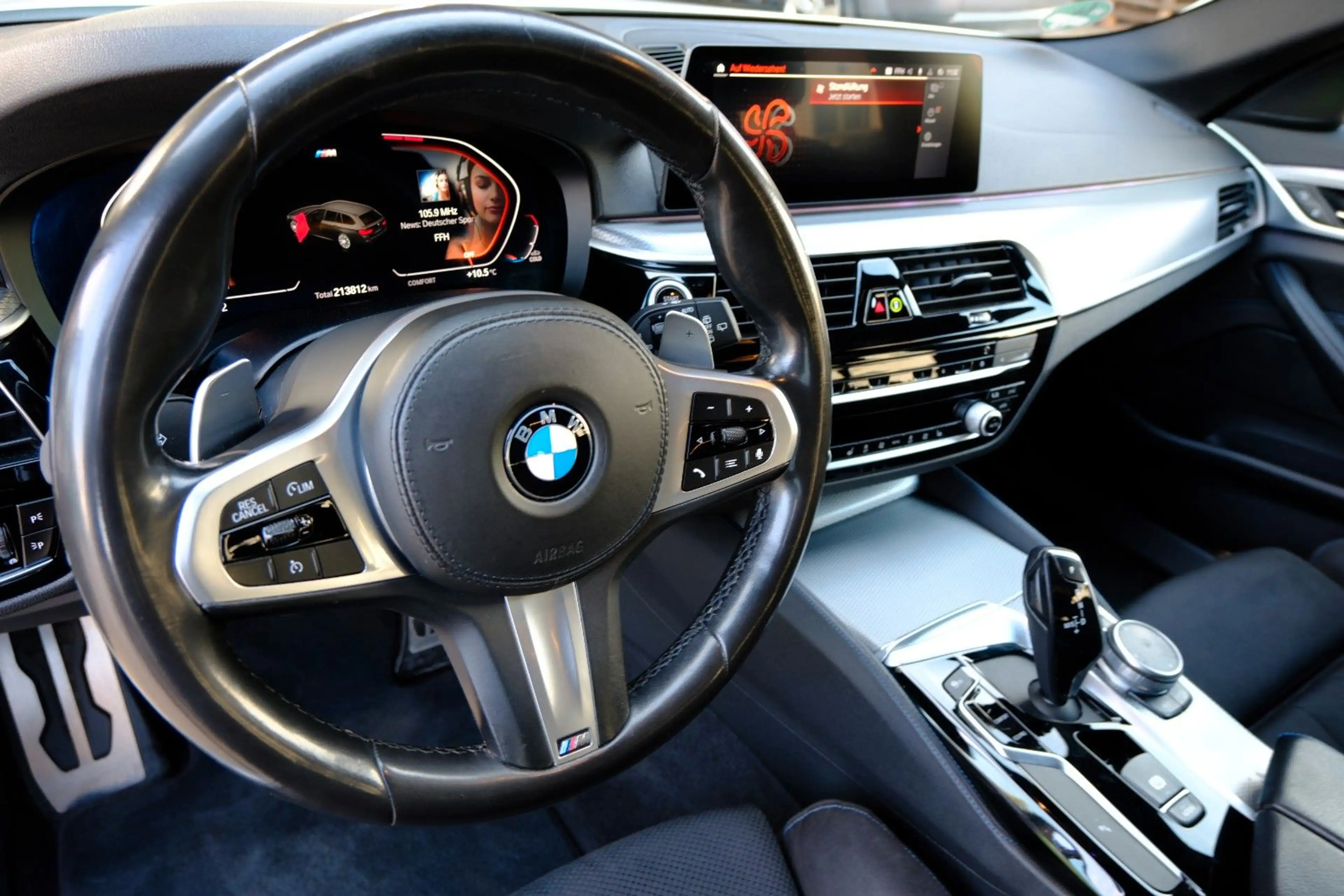 BMW 530 d Touring xDrive M Sport LED CAM HiFi Alcanta — photo 14