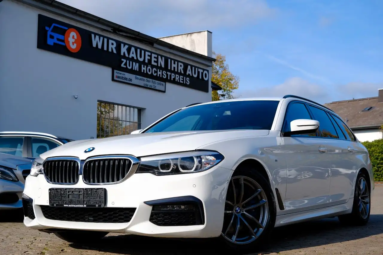 BMW 530 d Touring xDrive M Sport LED CAM HiFi Alcanta — photo 1 of 15
