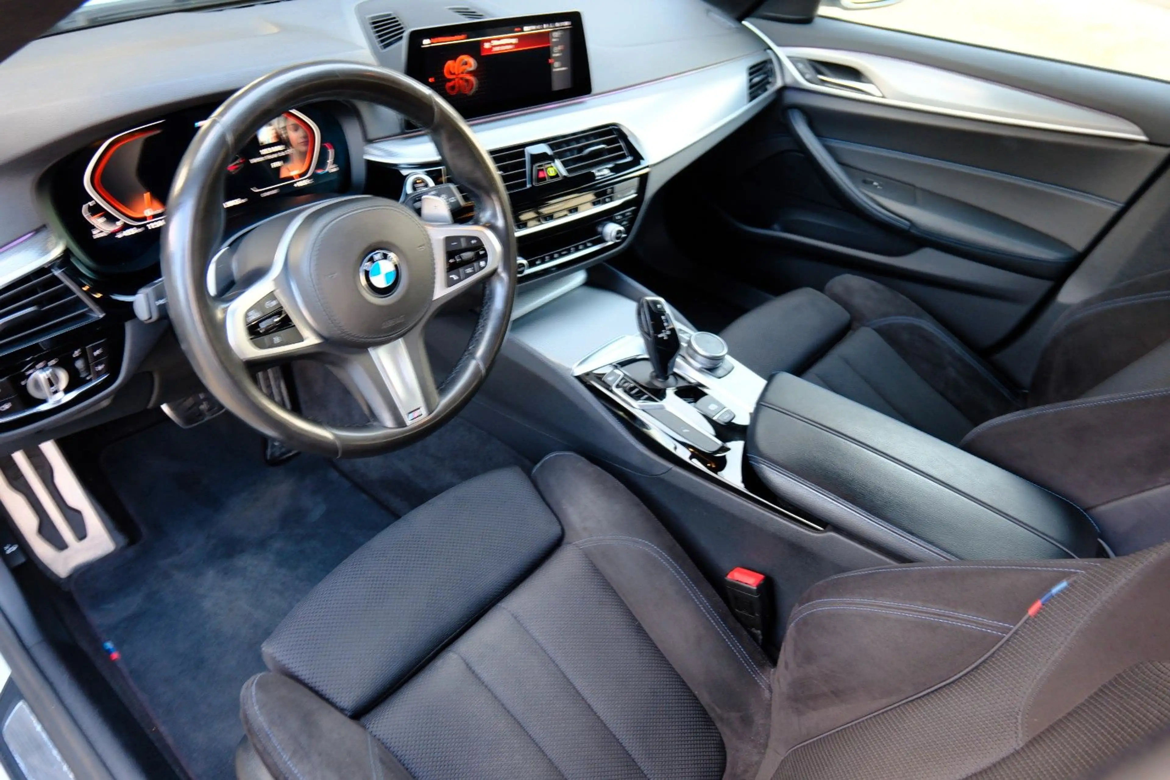 BMW 530 d Touring xDrive M Sport LED CAM HiFi Alcanta — photo 12