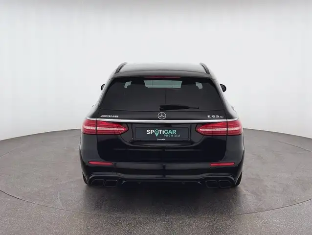 Mercedes-Benz E-Class view 4