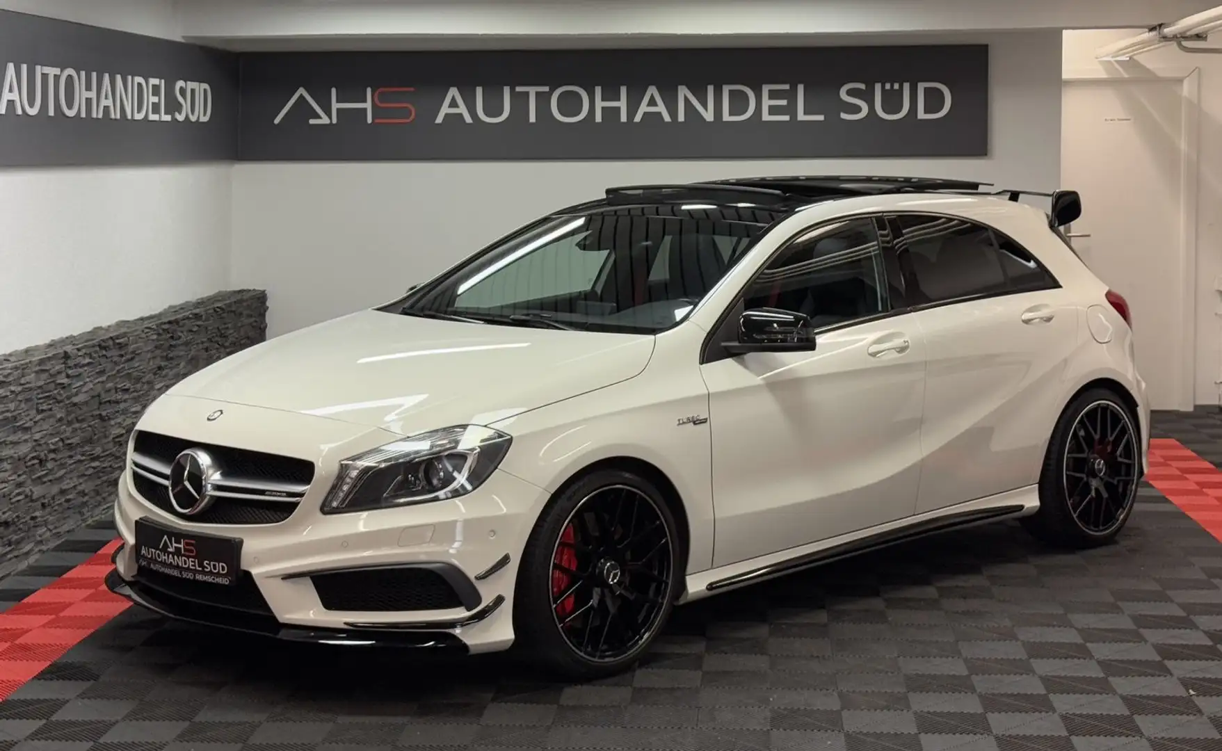 Mercedes-Benz A 45 AMG 4M*S.ABGAS*PANO*H.KARDON* Weiß - 1