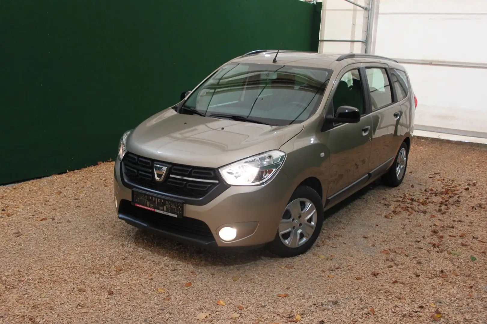 Dacia Lodgy TCe 100 Comfort/ AHK/ 6-Gang/ nur 55 tkm Beige - 2