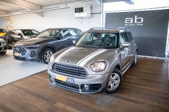 Mini Cooper Cooper view 2