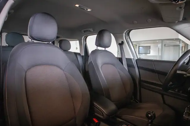 Mini Cooper Cooper view 10