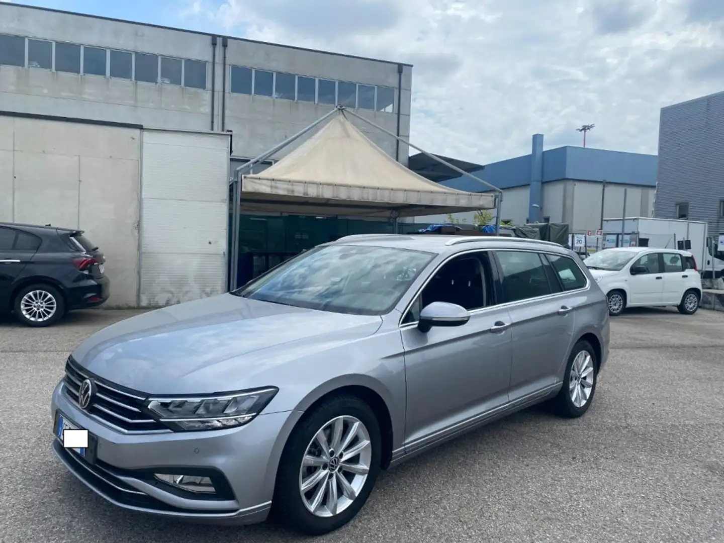 Volkswagen Passat Variant 2.0 TDI SCR EVO DSG Business Argento - 1