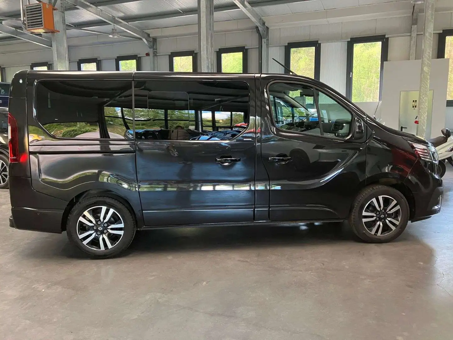 Renault Trafic L1H1 dCi 2.0 SpaceClass 7Seats Noir - 2