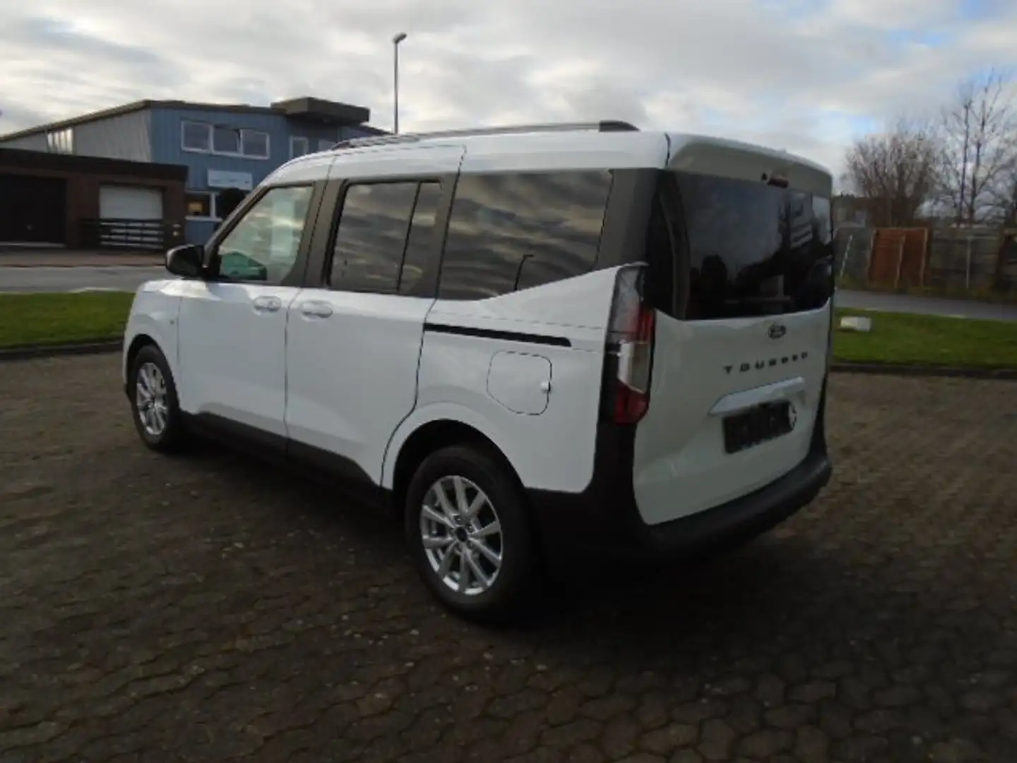 Ford Tourneo Courier Titanium , Winterpaket , Rückfahrkamera ! Weiß - 2