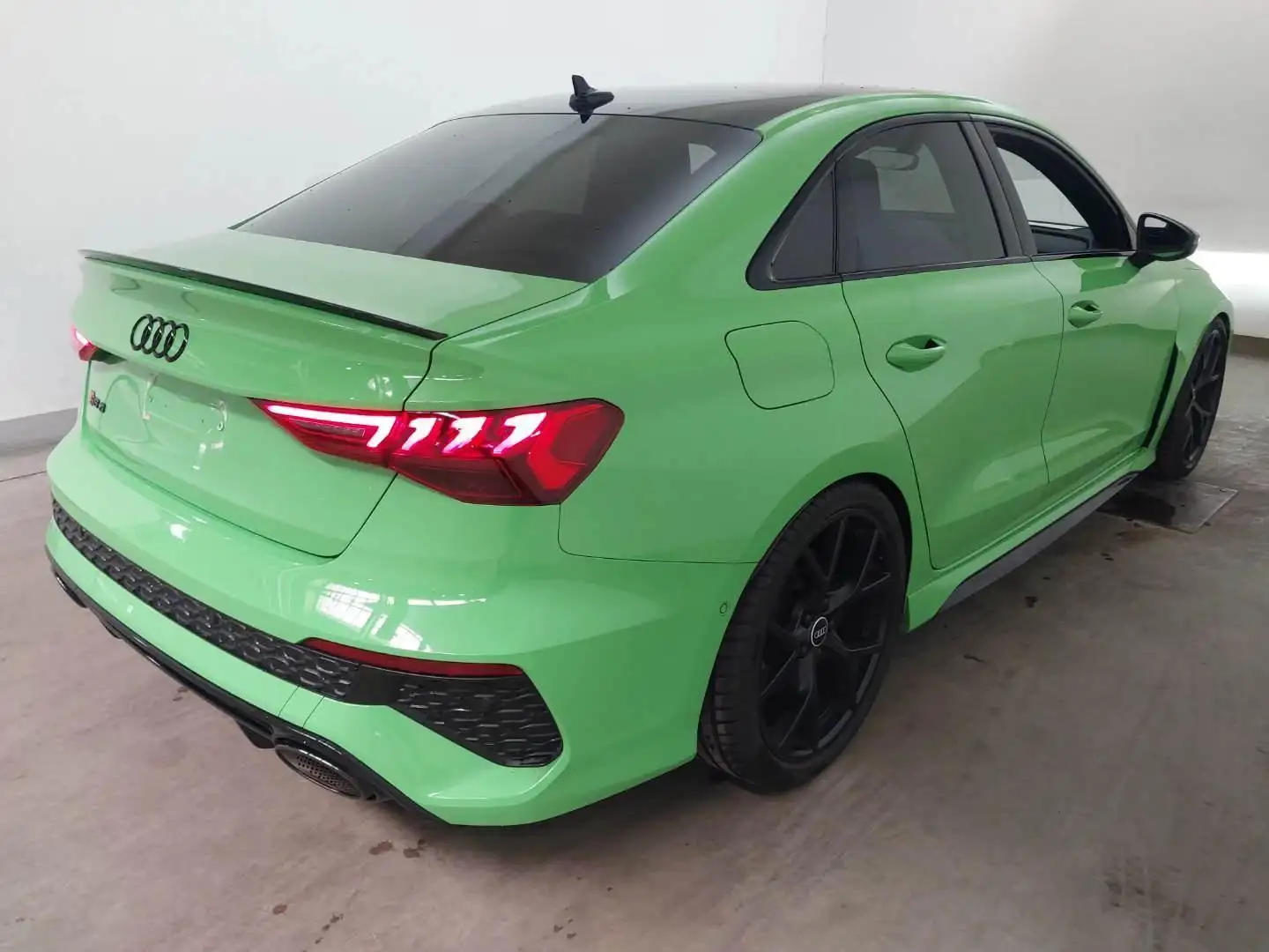 Audi RS3 2.5 quattro Lim. MATRIX RAUTE B&O 19Z. Grün - 2