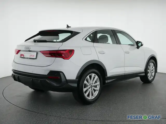 Audi Q3 view 4