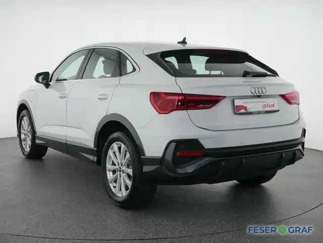 Audi Q3 view 13