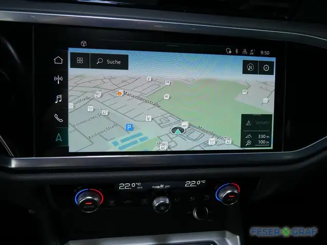 Audi Q3 view 10