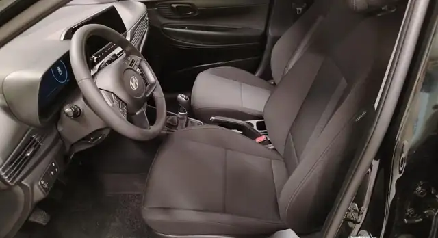 Hyundai i20 view 9