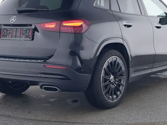 Mercedes-Benz Gla view 11