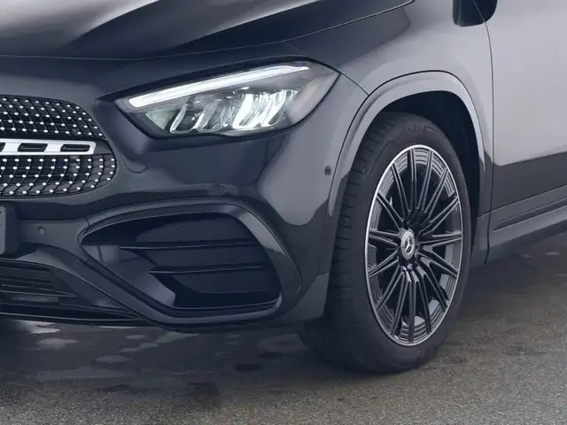 Mercedes-Benz Gla view 4