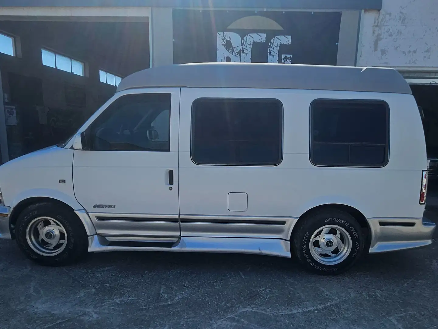 Chevrolet Astro 4.3 Weiß - 1