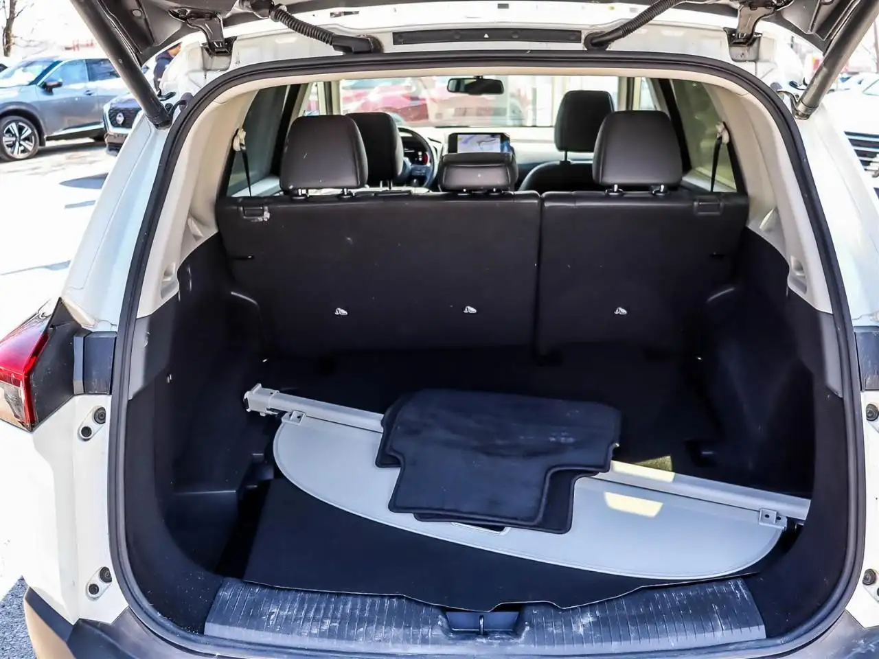Nissan Rogue снимка Nissan Rogue