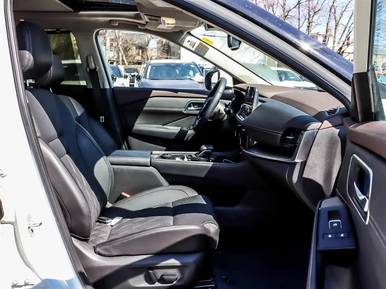 Nissan Rogue снимка Nissan Rogue