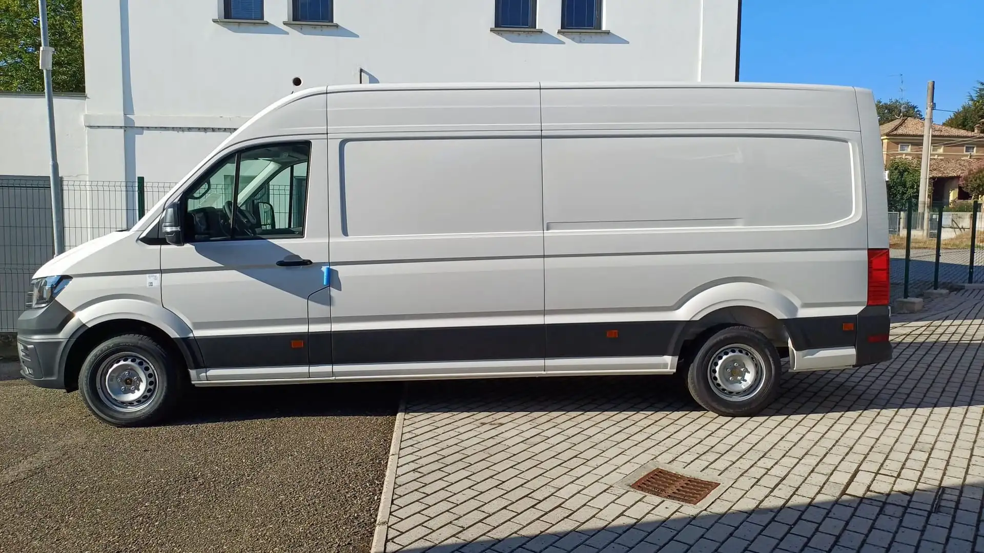 Volkswagen Crafter Van 35 L4H3 2.0 TDI 103 kW ant. man. Alb - 1