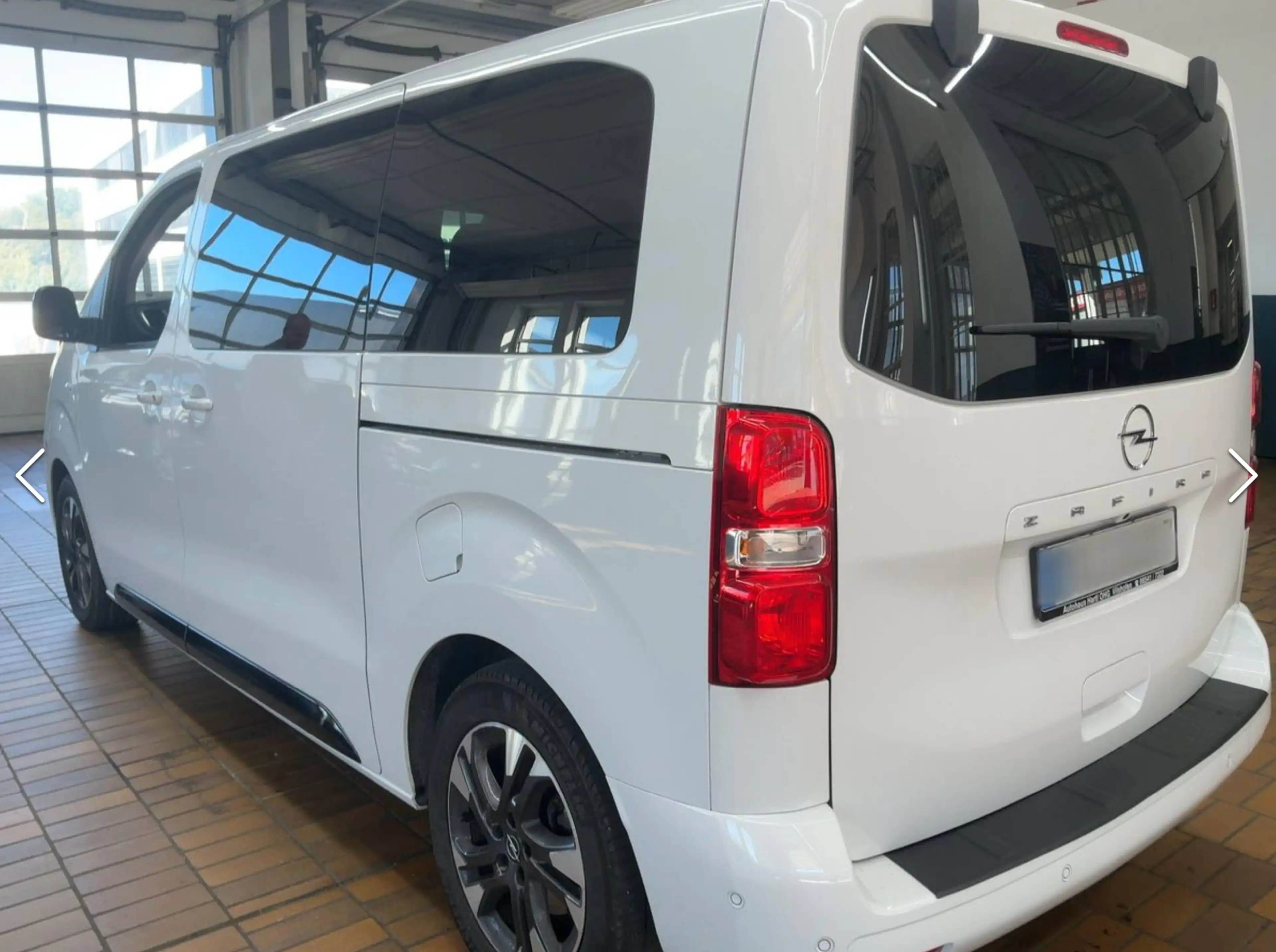 Opel Zafira Life Tourer 2.2 Blue-HDi GS (L2) Automatik (AHK*PANODACH*LEDER*TISCH) — photo 8