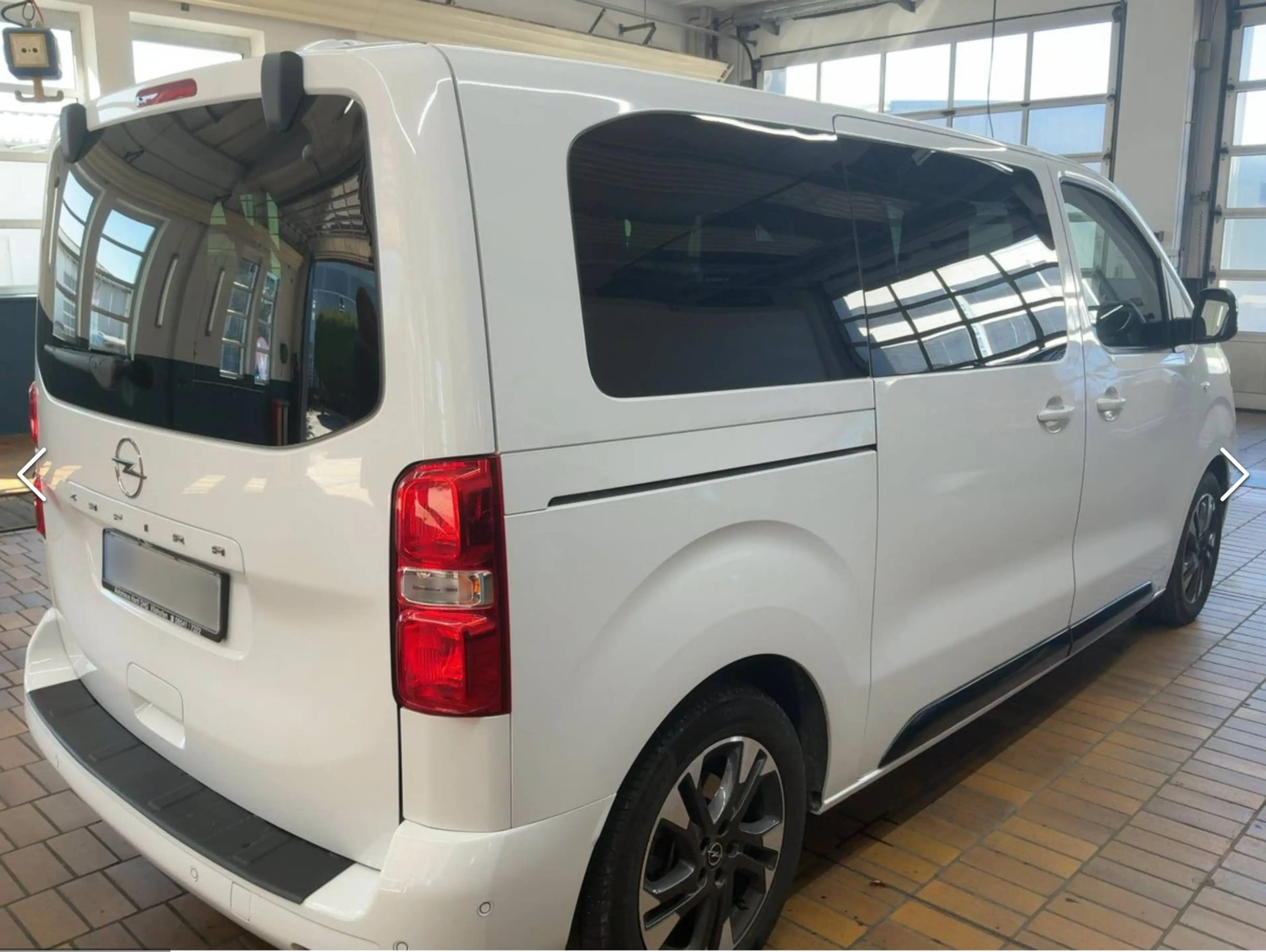 Opel Zafira Life Tourer 2.2 Blue-HDi GS (L2) Automatik (AHK*PANODACH*LEDER*TISCH) — photo 5